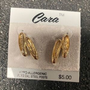 Cara 90s Gold Earrings